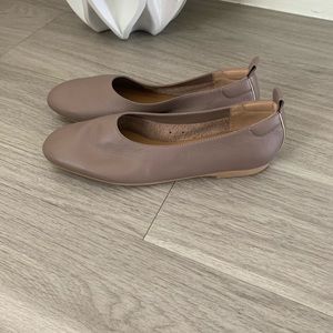 Everlane Women's Flats/ Shoes